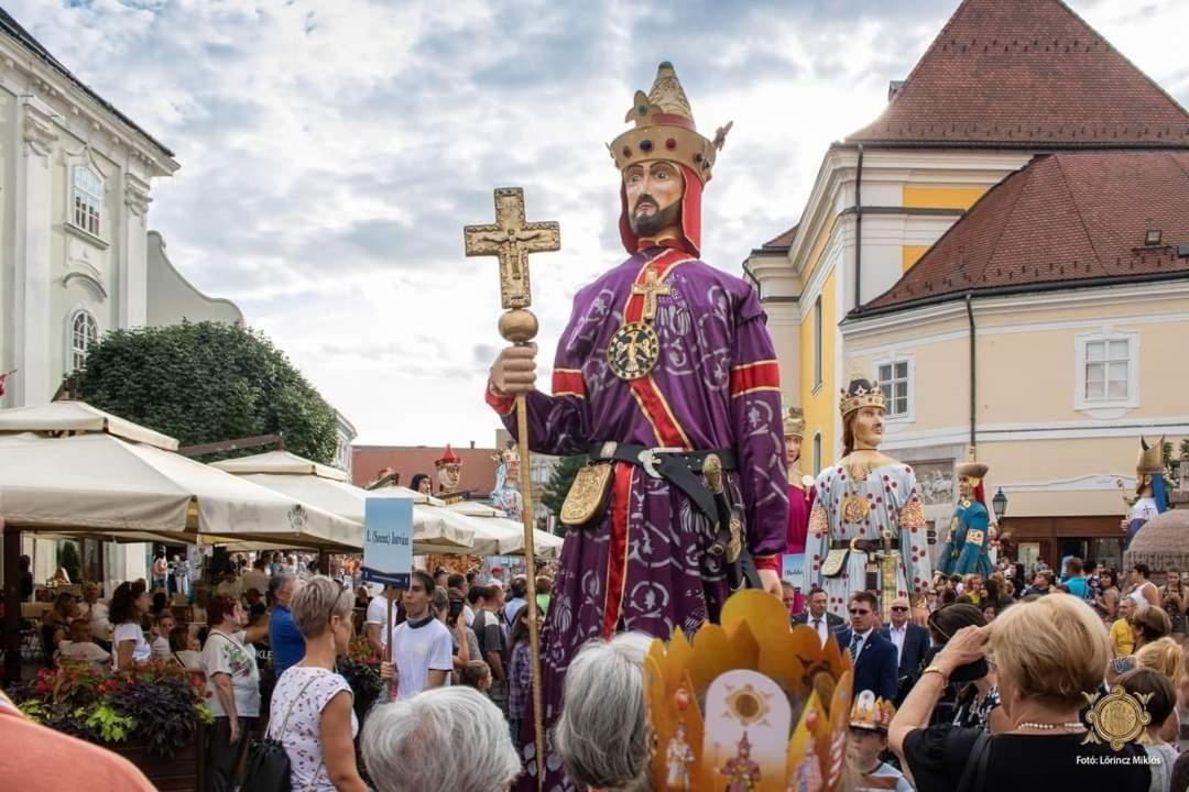 Korona Apartman Székesfehérvár Kültér fotó