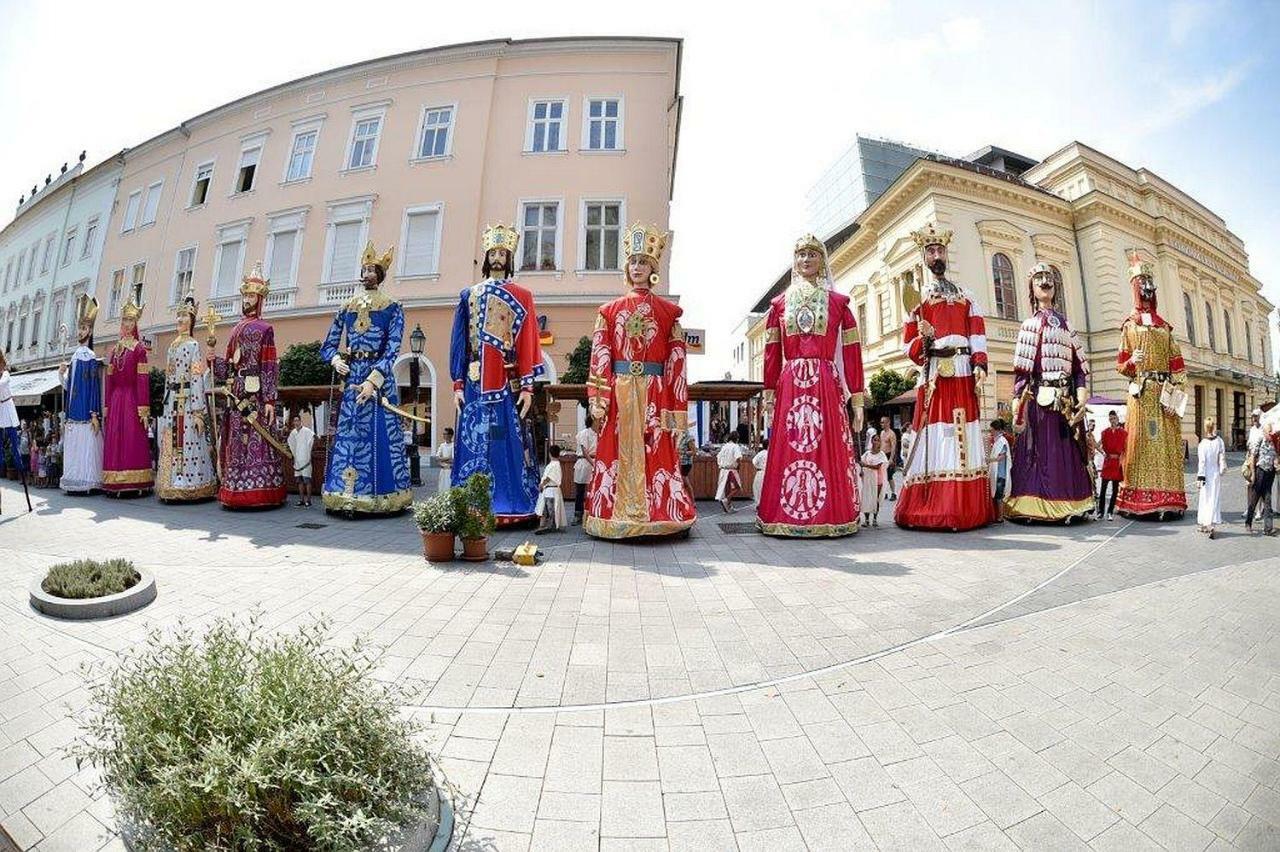 Korona Apartman Székesfehérvár Kültér fotó