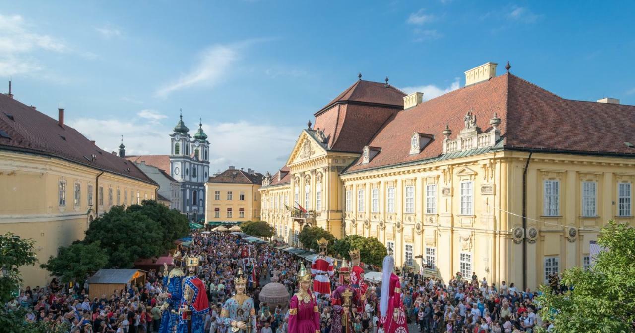 Korona Apartman Székesfehérvár Kültér fotó